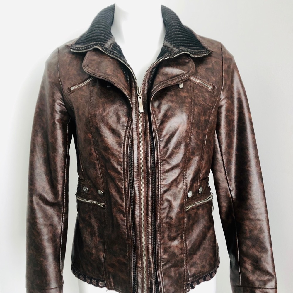 Uniquely detailed brown vegan leather jacket!🔥